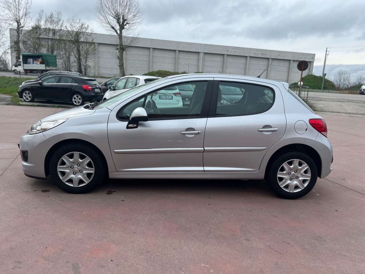 Peugeot 207 Plus 1.4 HDi 70CV 5 porte