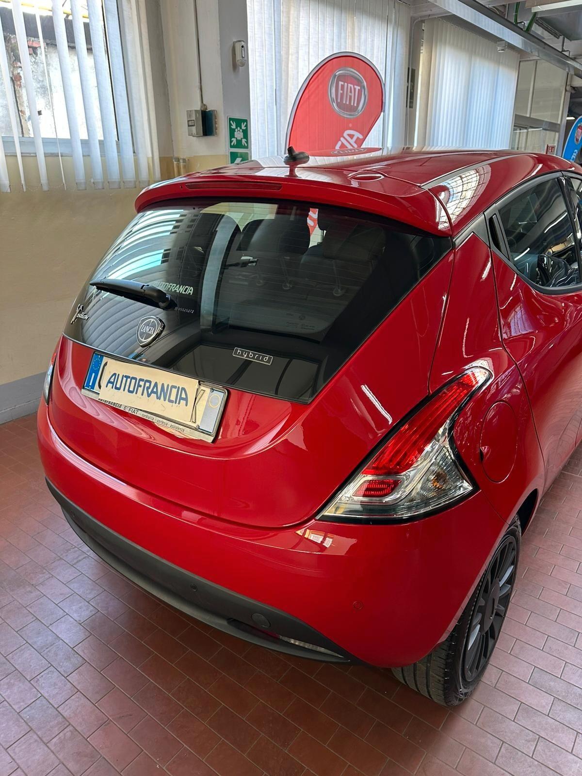 Lancia Ypsilon 1.0 FireFly 5 porte S&S Hybrid Ecochic Silver