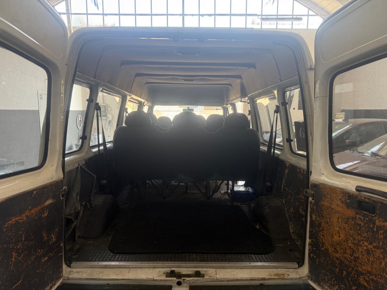 Ford Transit Turneo 2.5 D PC Base 9 posti