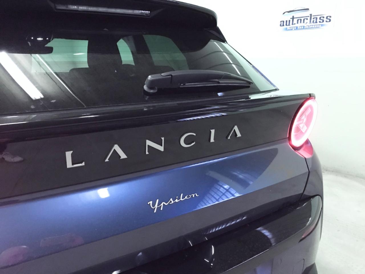 Lancia Ypsilon Hybrid e-DCT LX