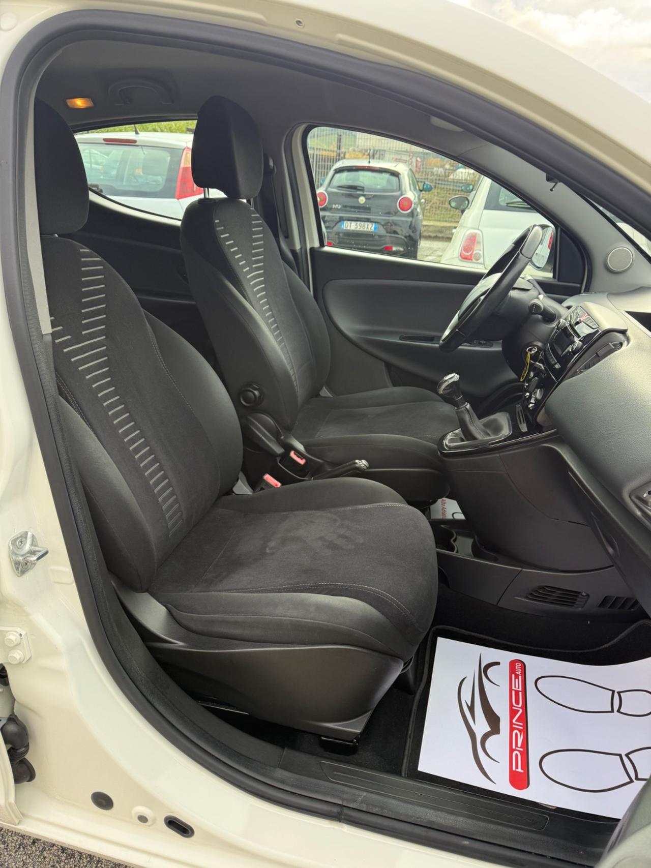 Lancia Ypsilon 1.3 MJT 75 CV Unyca