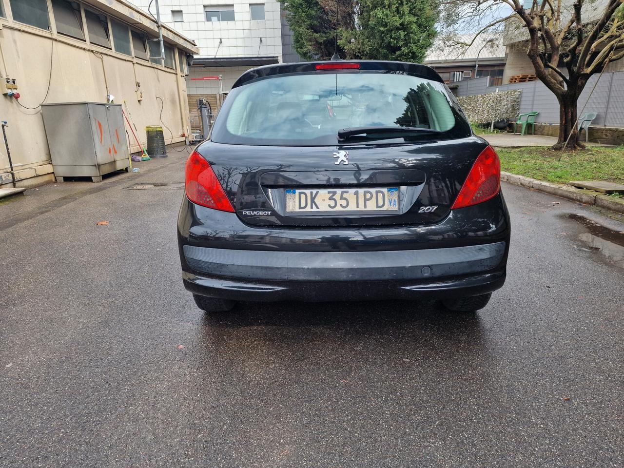 Peugeot 207 1.4 8V 75CV 5p. ONE Line