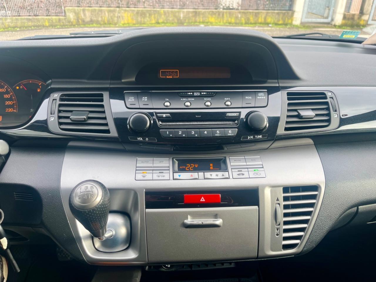 Honda FR-V 1.7benz 2006 124.000km 6posti pefetta