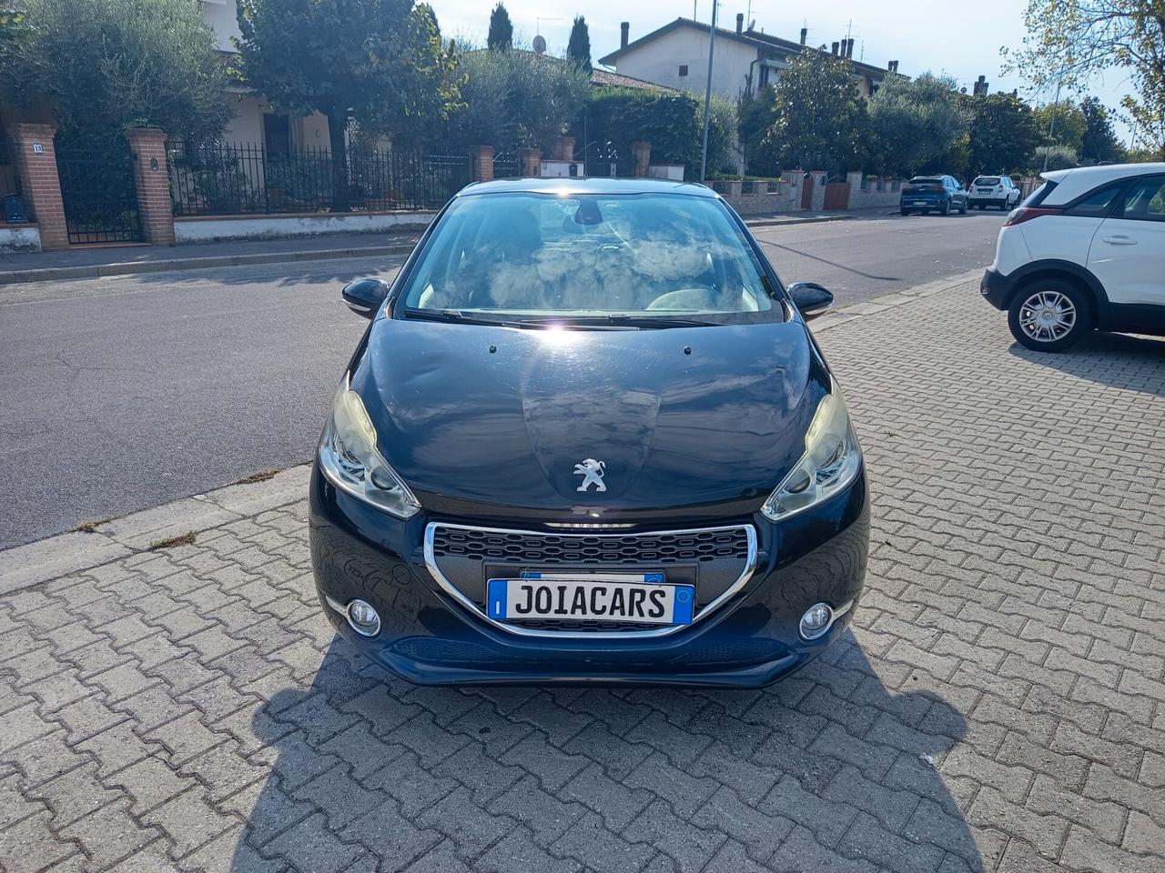 Peugeot 208 1.4 HDi 68 CV 5 porte Allure