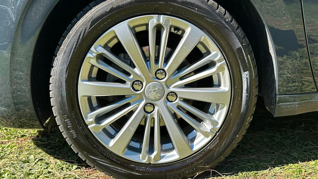 Peugeot 208 PureTech 82 5P Allure NEOP gpl 2018 LEGGI TESTO