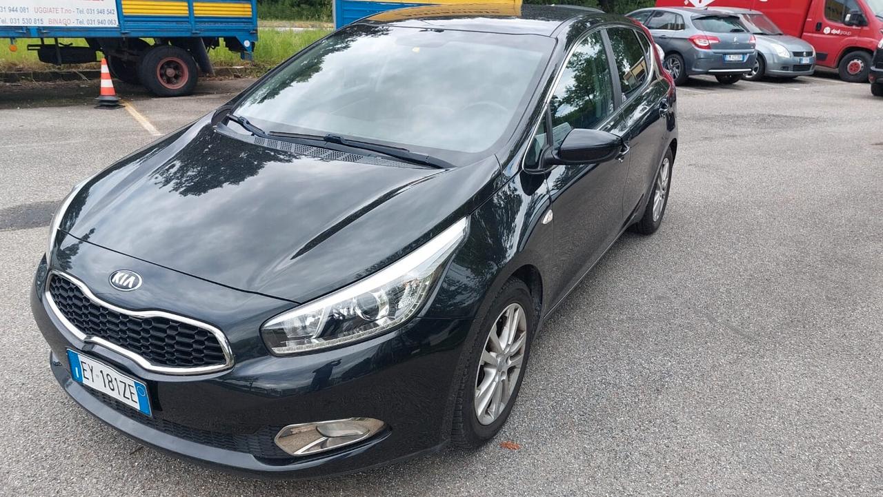 Kia Ceed cee'd 1.4 CRDi 5 porte Cool*Neopatentati*