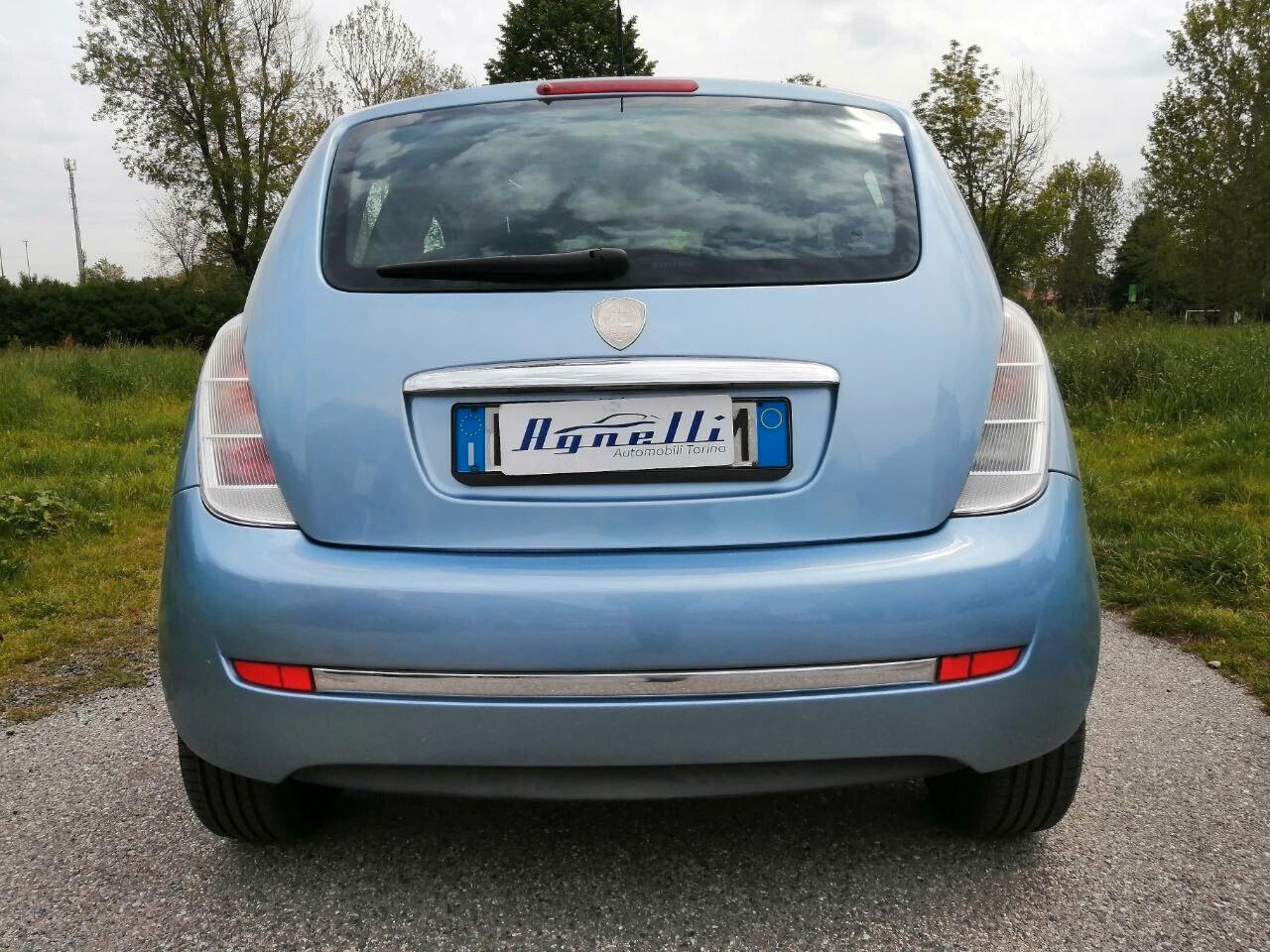 Lancia Ypsilon 1.2 Argento idonea neopatentati