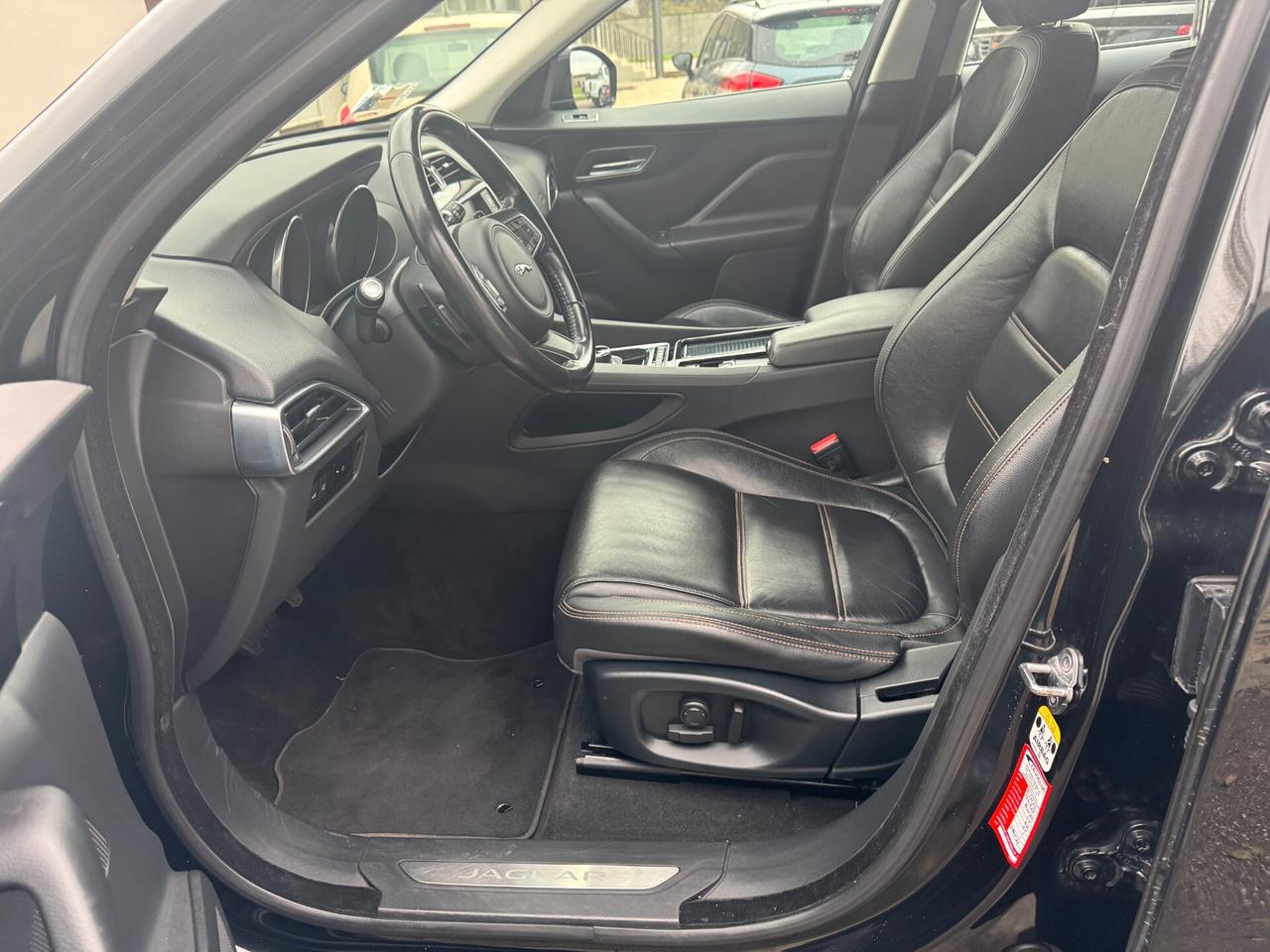 Jaguar F-Pace 2.0 D 180 CV Portfolio