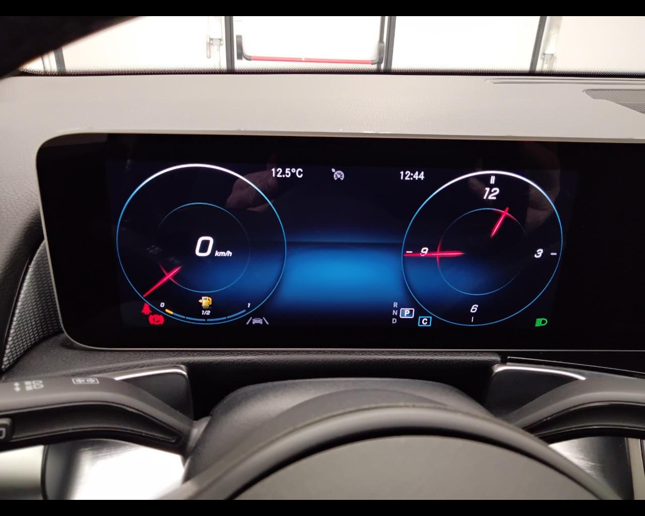 Mercedes-Benz GLB - X247 2019 - GLB 180 d Sport auto