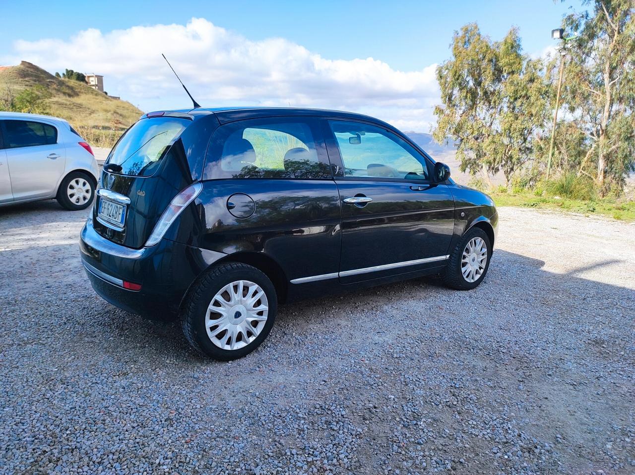 Lancia Ypsilon 1.3 MJT 75 CV Platinum