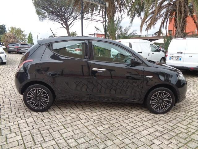 Lancia Ypsilon 1.0 FireFly 5 porte S&S Hybrid Ecochic Gold