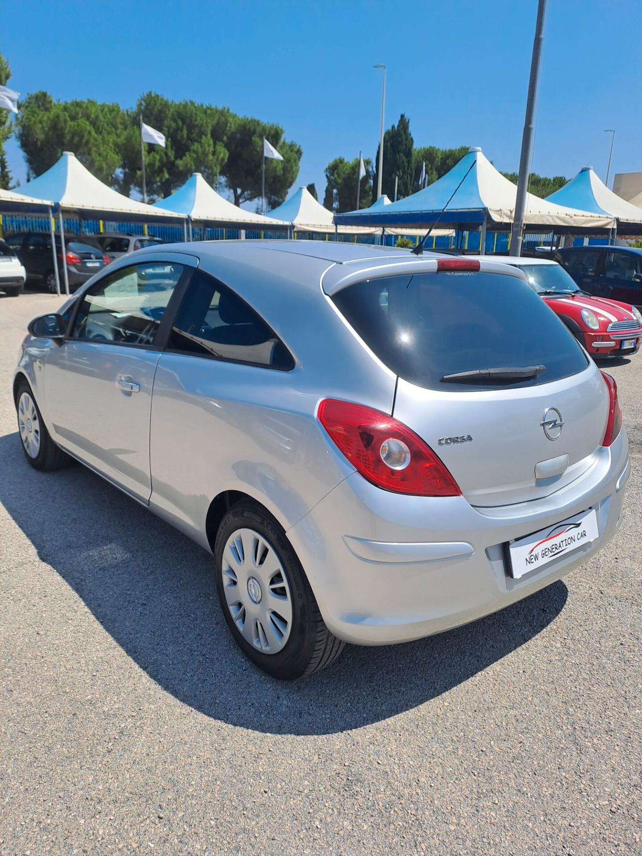 Opel Corsa 1.2 3 porte Club