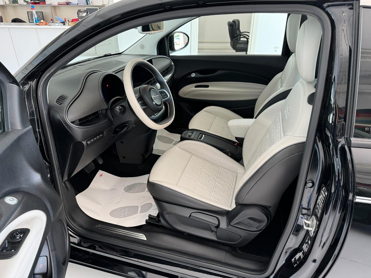 Fiat 500 500e Berlina 42 kWh La Prima