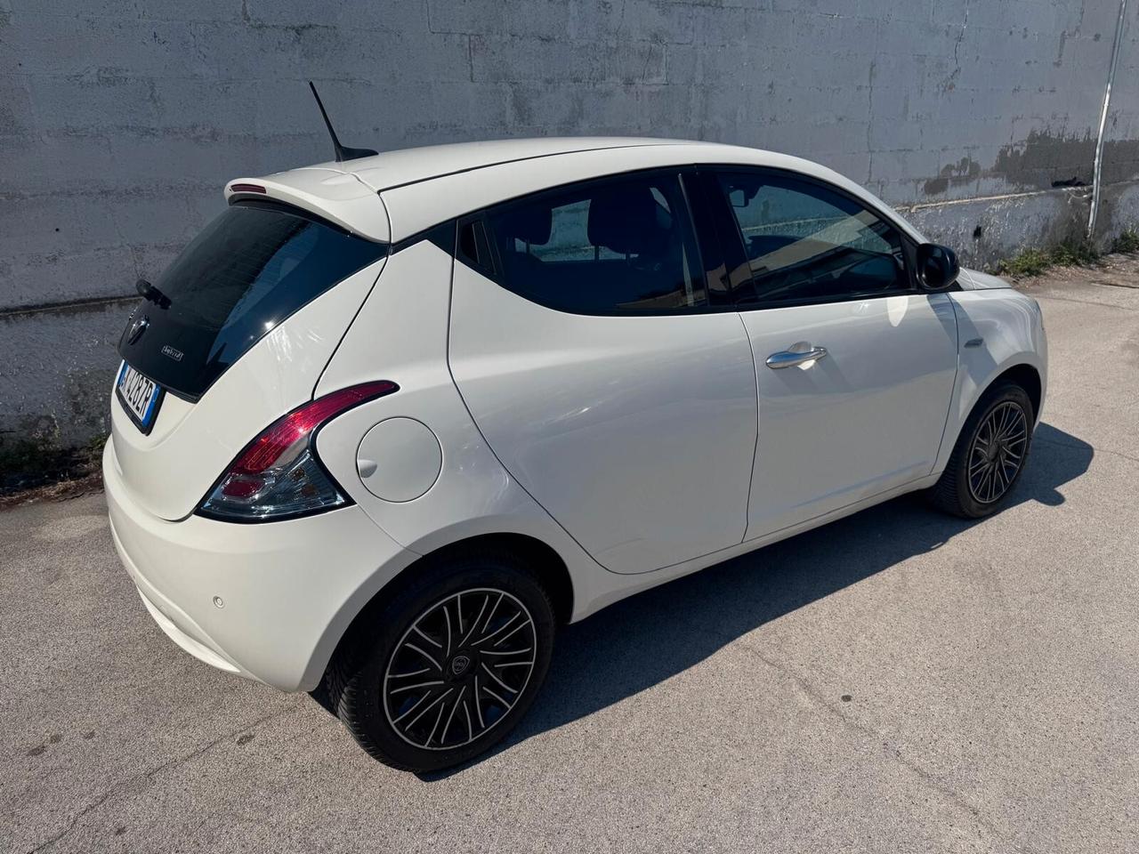Lancia Ypsilon 1.0 FireFly 5 porte S&S Hybrid Gold