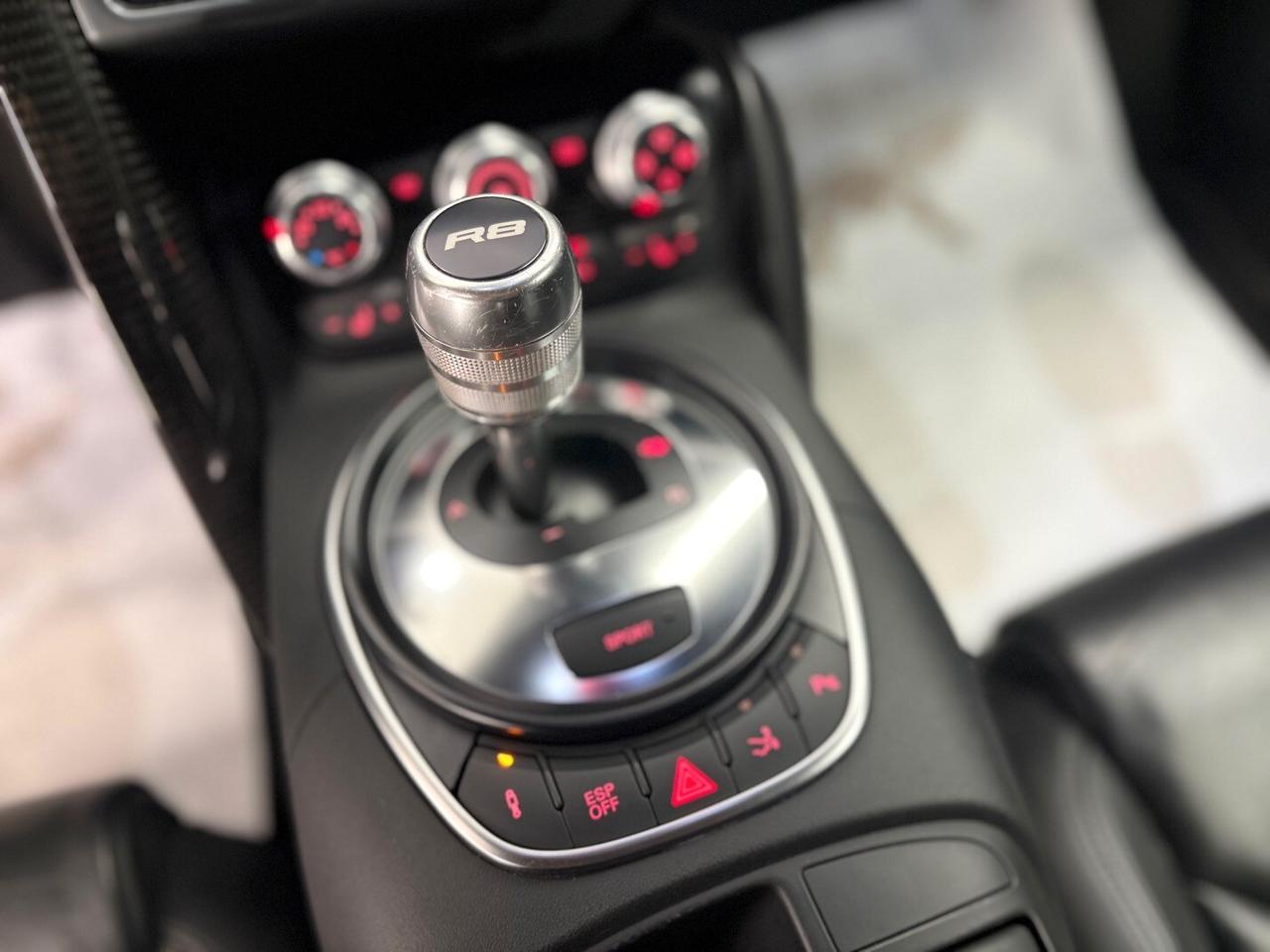 Audi R8 4.2 V8 FSI quattro R tronic