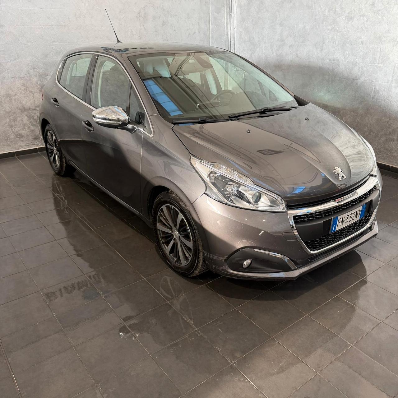 Peugeot 208 1.2 benzina NEOPATENTATI CERCHI IN LEGA+FULL