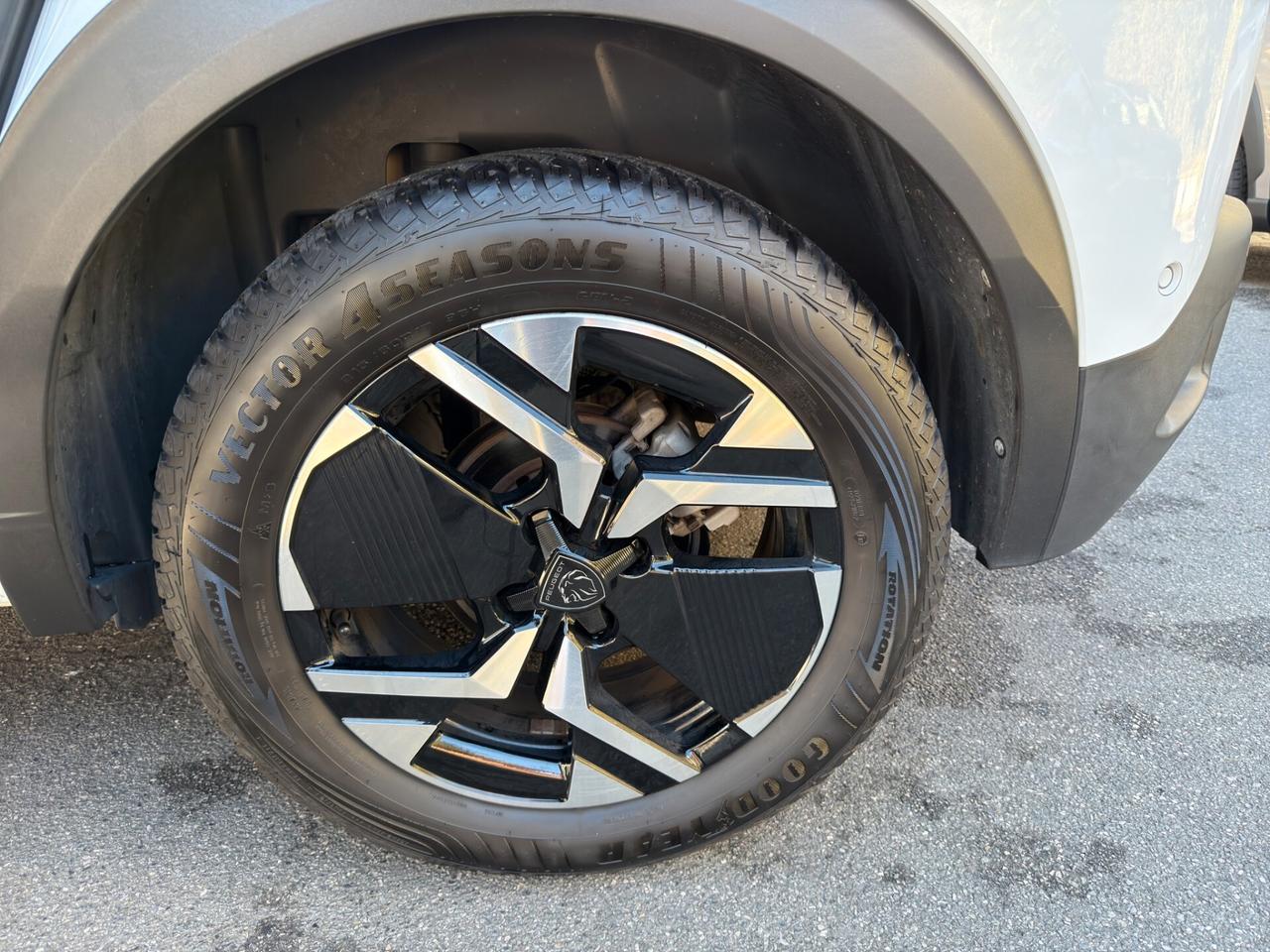 Peugeot 2008 PureTech 130 S&S EAT8 GT