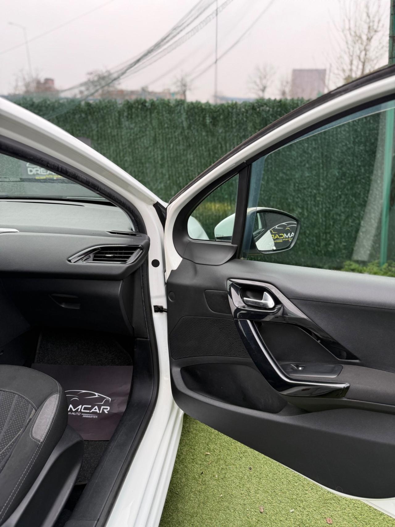 Peugeot 208 2013 1.2 BENZINA NEOPATENTATI 5 PORTE