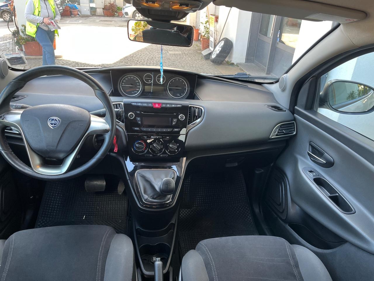 Lancia Ypsilon 0.9 TwinAir 85 CV 5 porte S&S Gold