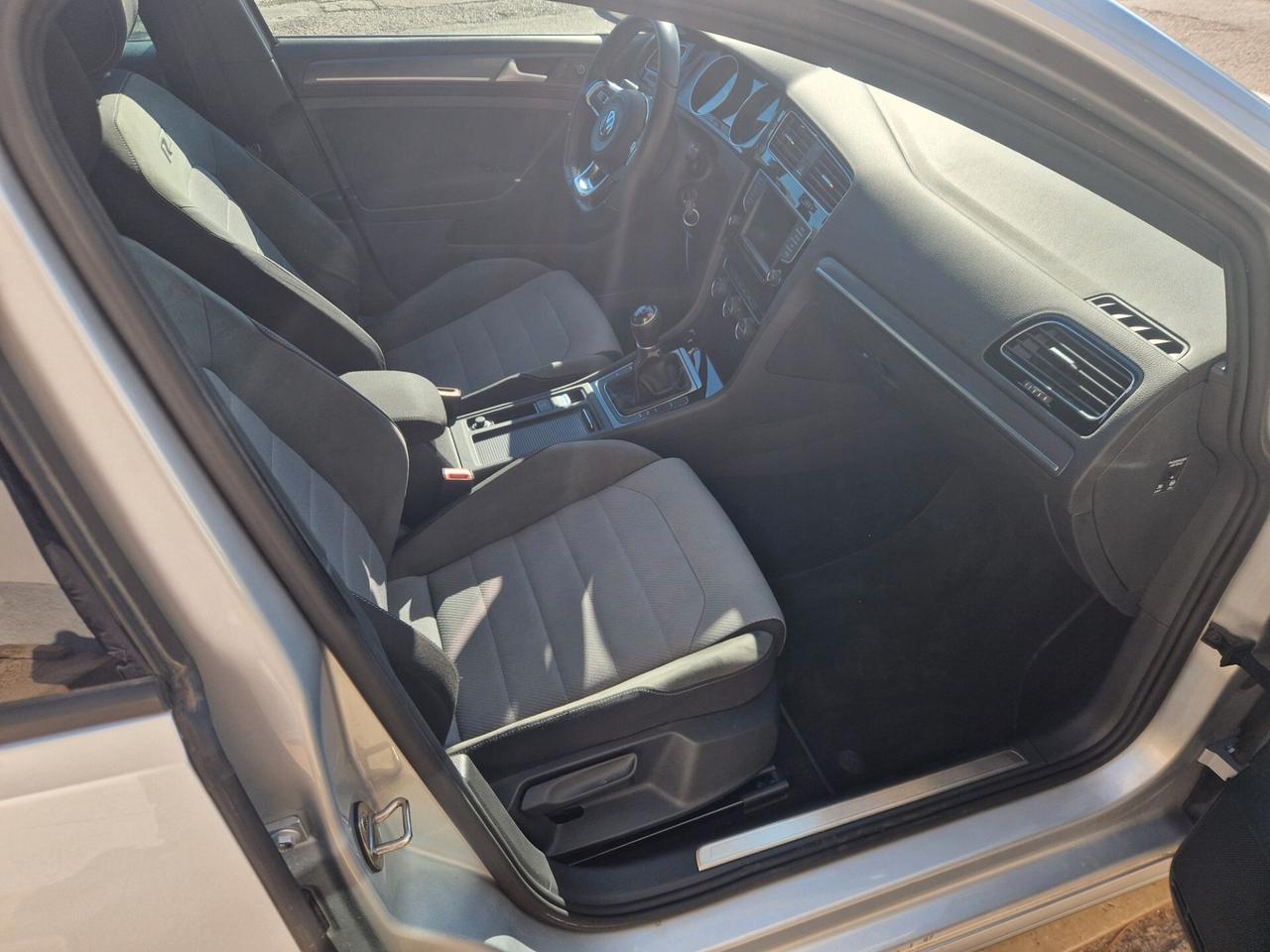 Volkswagen Golf 1.6 TDI 110 CV 5p. Sport R-LINE