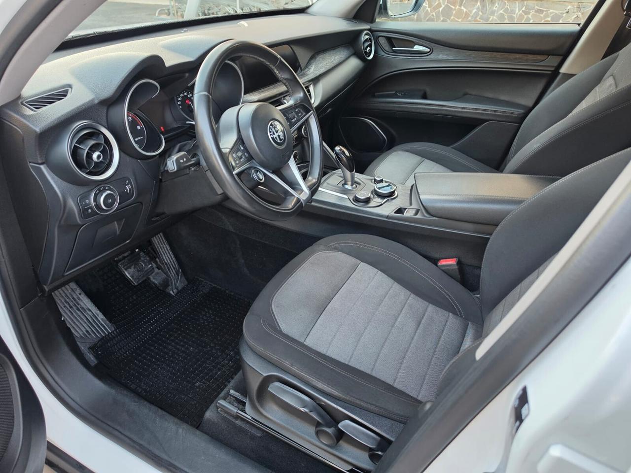 Alfa Romeo Stelvio 2.2 Turbodiesel 160 CV AT8 RWD Sport-Tech