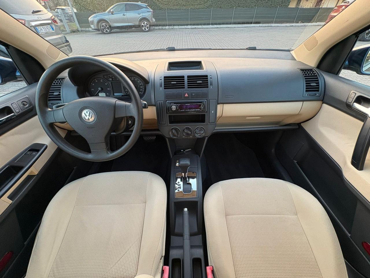 VOLKSWAGEN POLO NEOPATENTATI AUTOMATICO KM 104.559