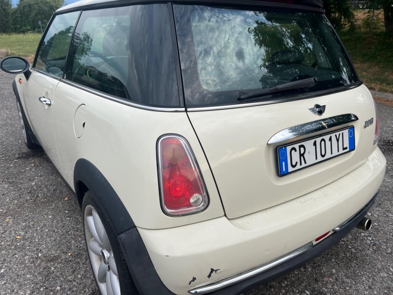 Mini Mini 1.6 16V Cooper 2004 mangia acqua