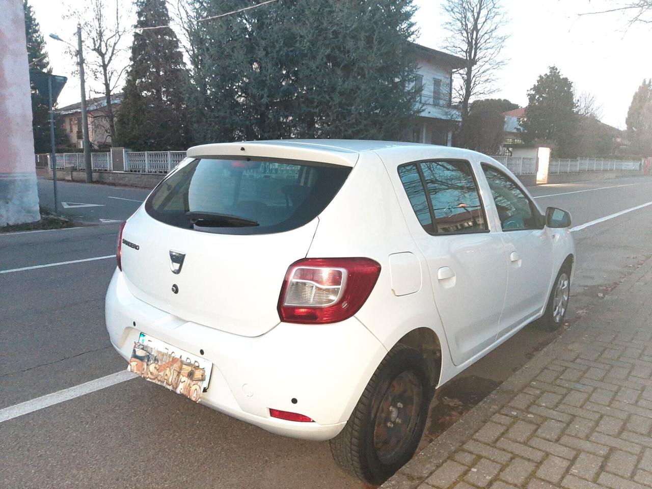 Dacia Sandero 1.2 GPL 75CV Laur&amp;amp;amp;eacute;ate KM 220 MILA A 2.999 EURO