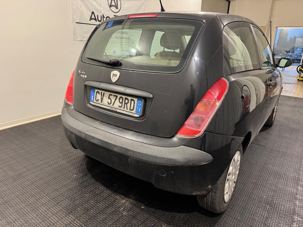 Lancia Ypsilon 1.2 16V Argento