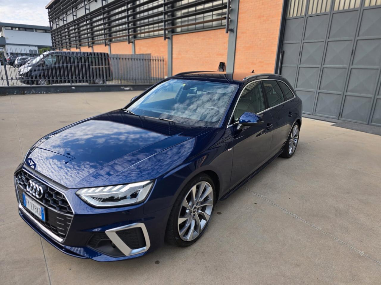 Audi A4 Avant 40 TDI quattro S tronic S line edition