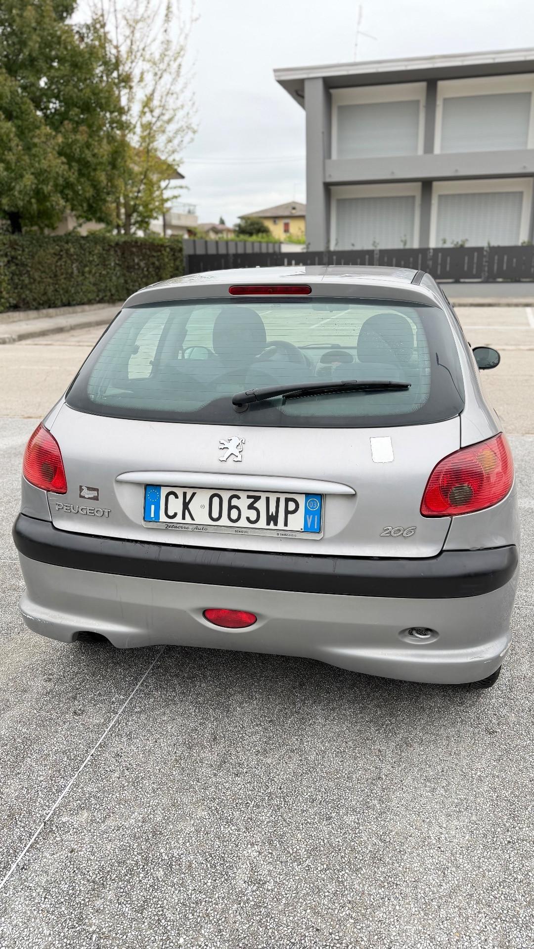 Peugeot 206 1.1 3p. XR