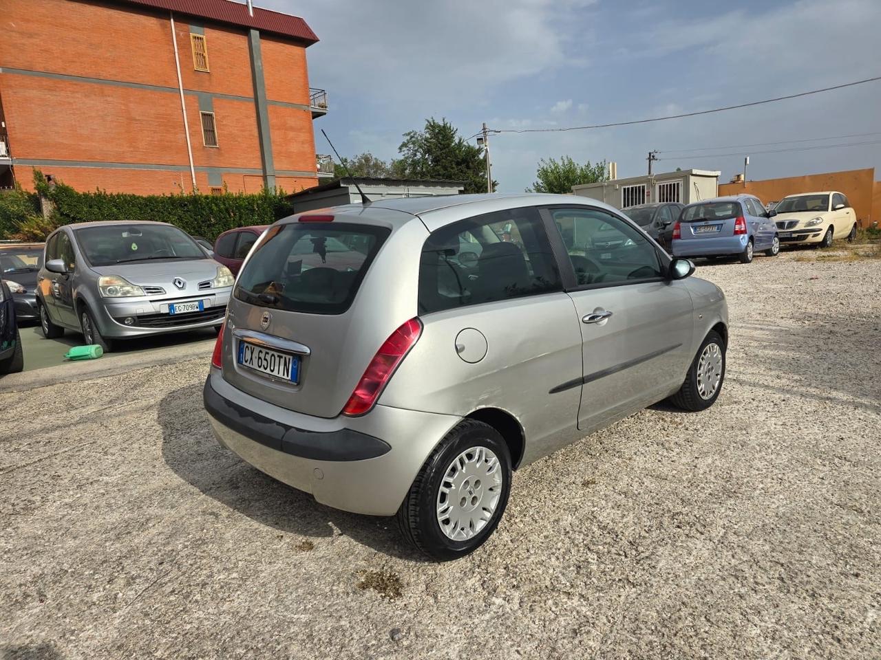 Lancia Ypsilon 1.2 16V Oro