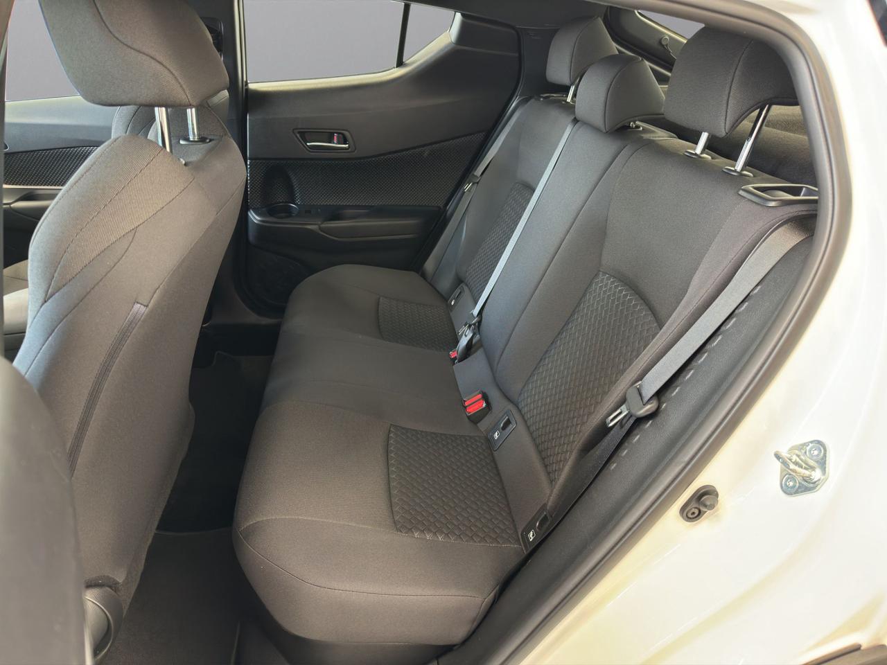 Toyota C-HR 1.8h Business e-cvt