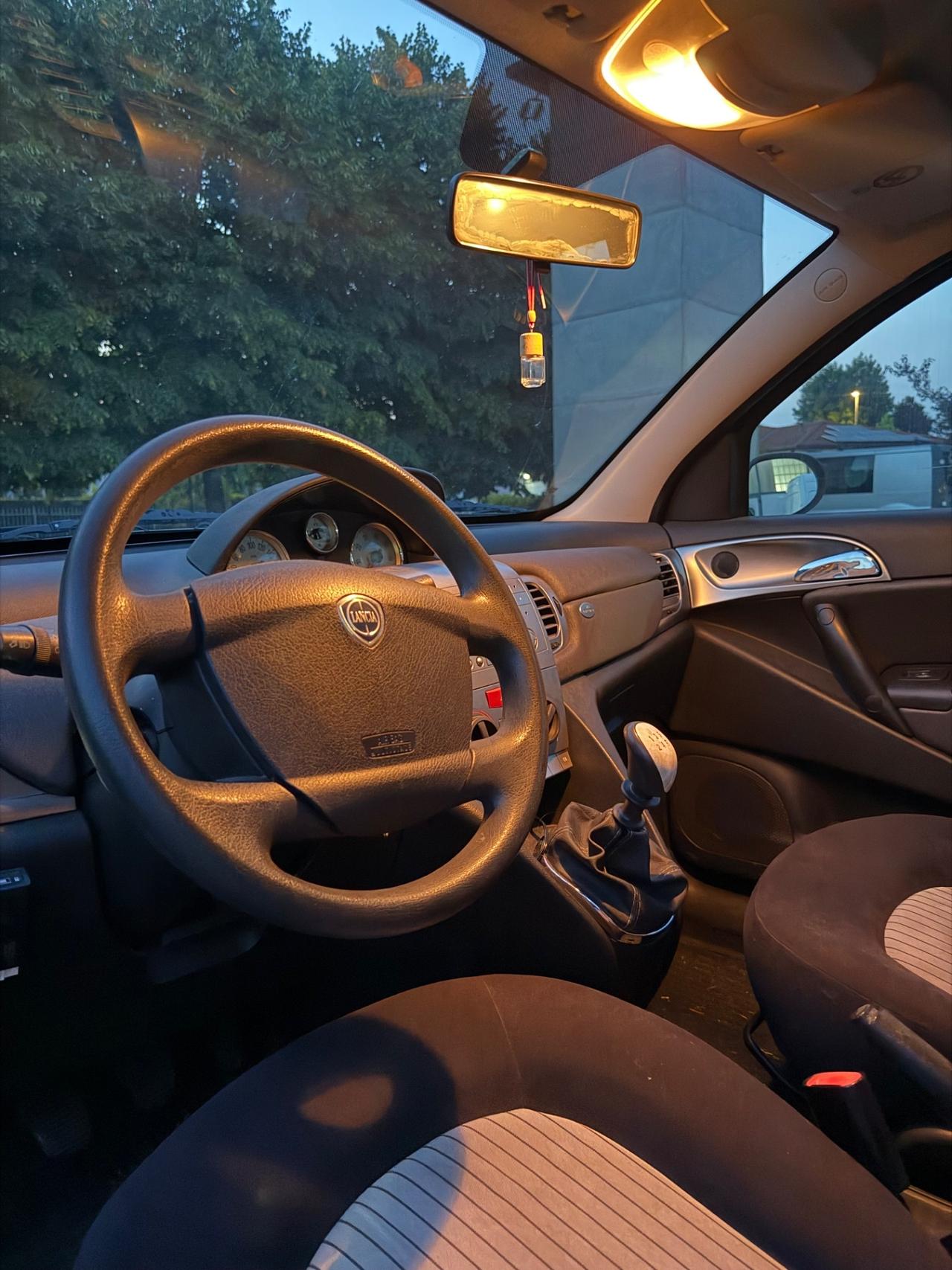 Lancia Ypsilon 1.2 Modamilano