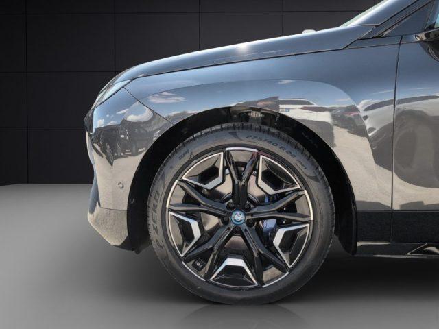 BMW iX xDrive40 Pacchetto Sportivo