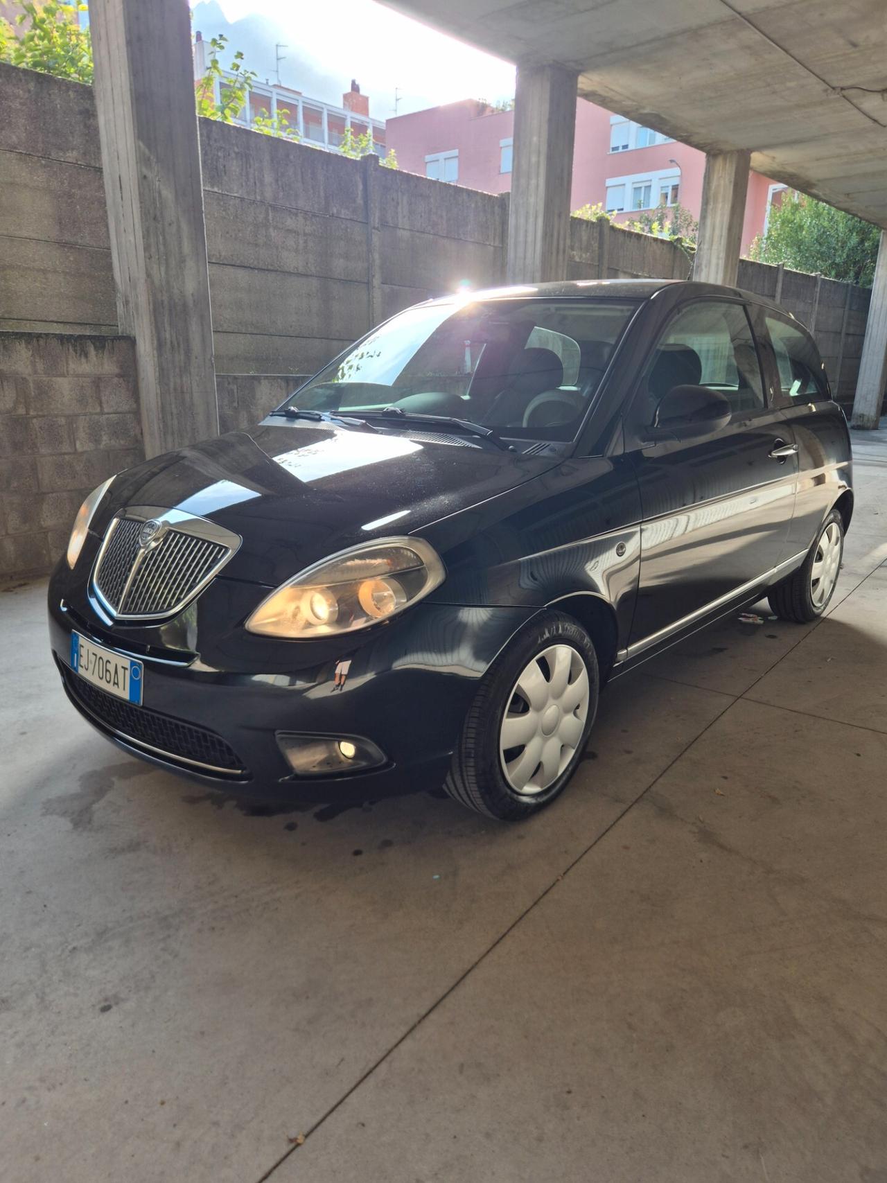 Lancia Ypsilon 1.2 69 CV Platinum euro 5 neo patentati