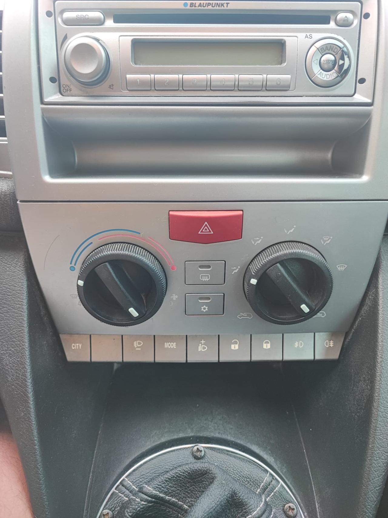 Lancia Ypsilon 1.2 69 CV Unyca
