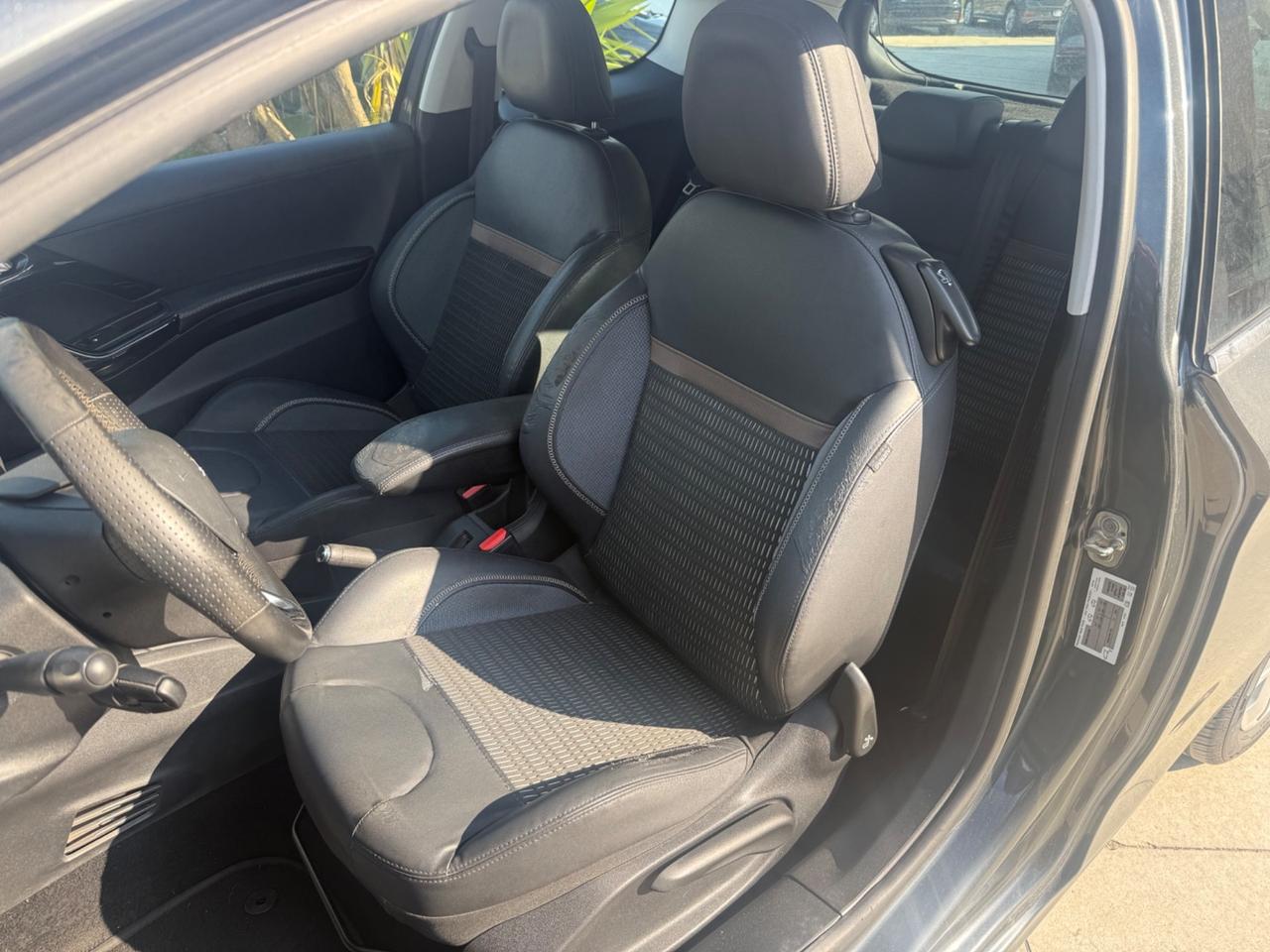 Peugeot 208 1.4 HDi 68 CV 3 porte Allure