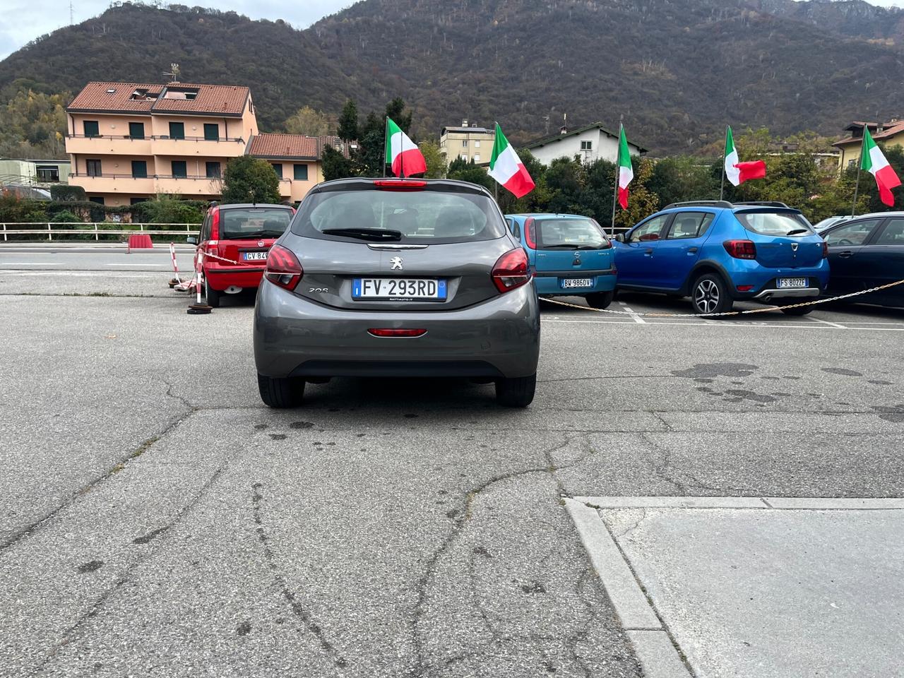 PEUGEOT 208 NEOPATENTATI