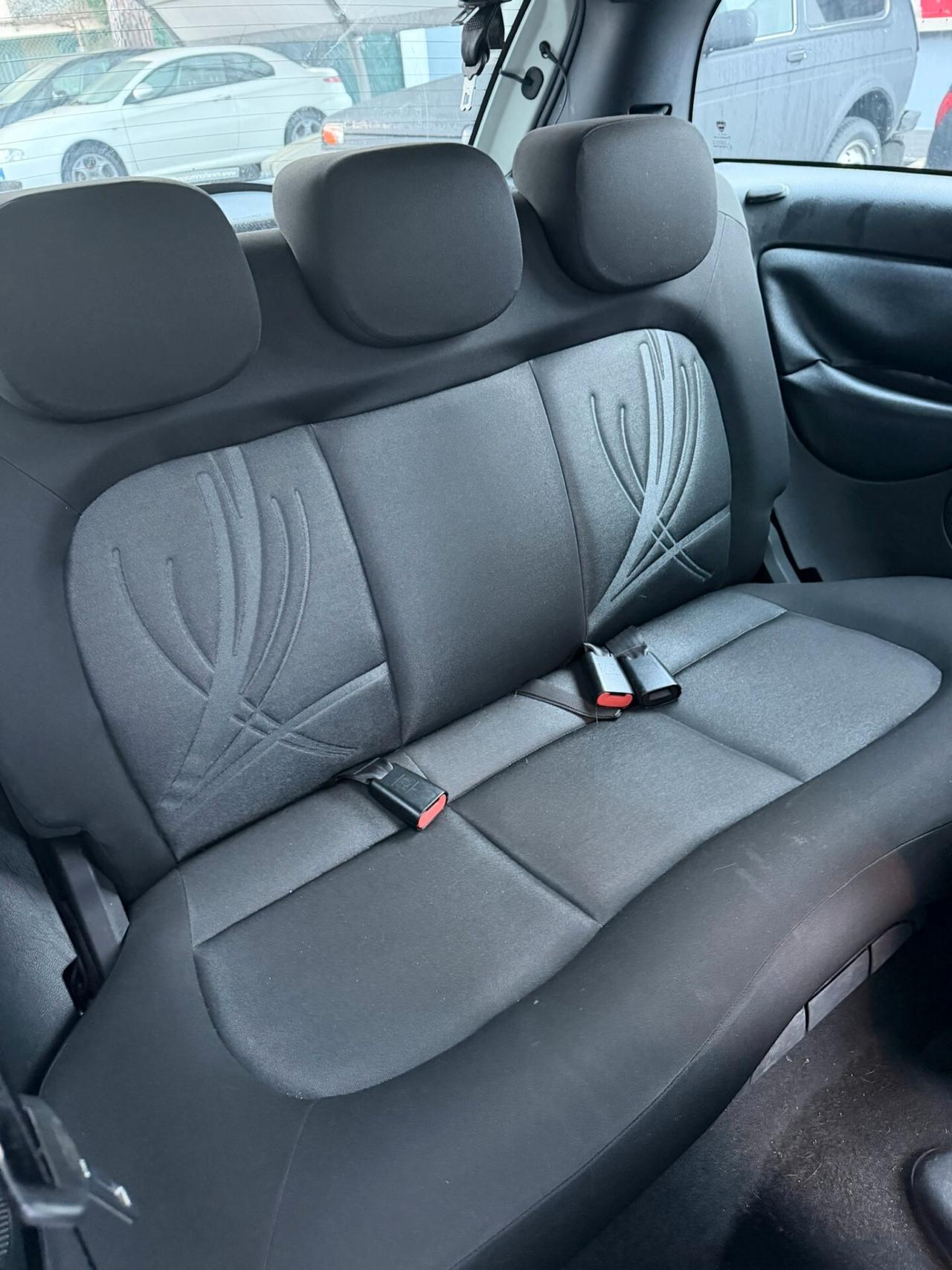 Lancia Ypsilon 1.2 69 CV Unyca