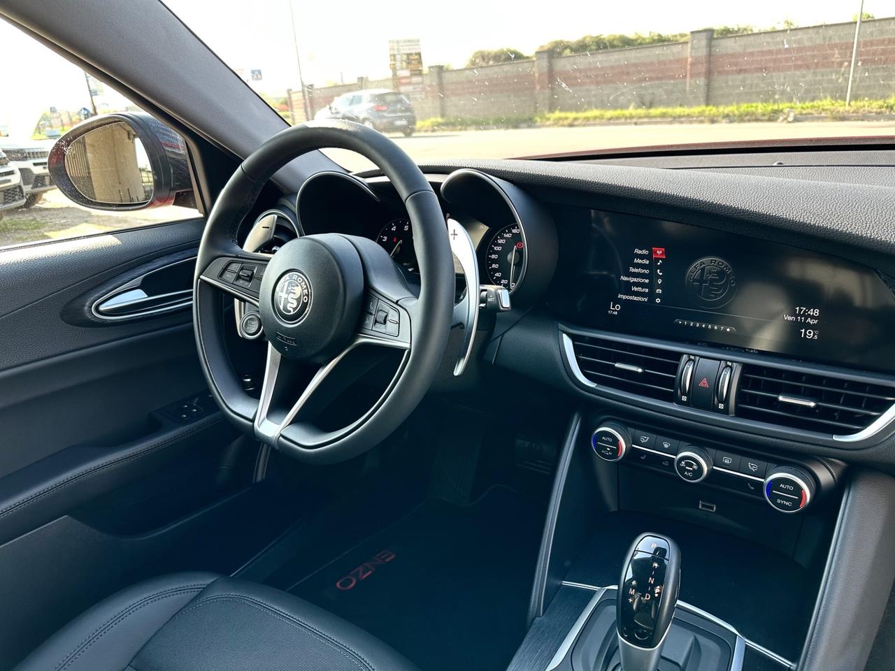 Alfa Romeo Giulia 2.0 Turbo 200 CV AT8 dettagli in Carbonio