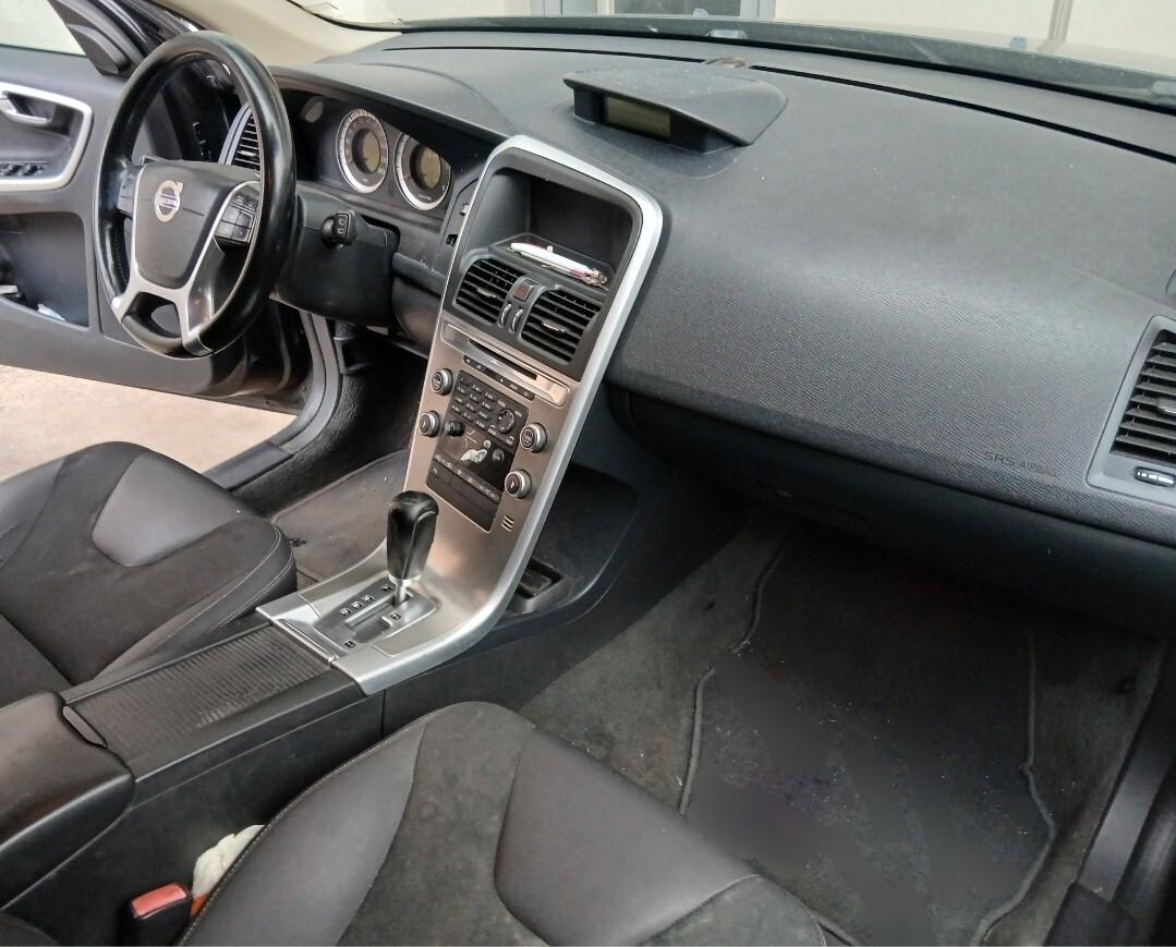 Volvo XC60 Momentum *CAMBIO DA VEDERE*
