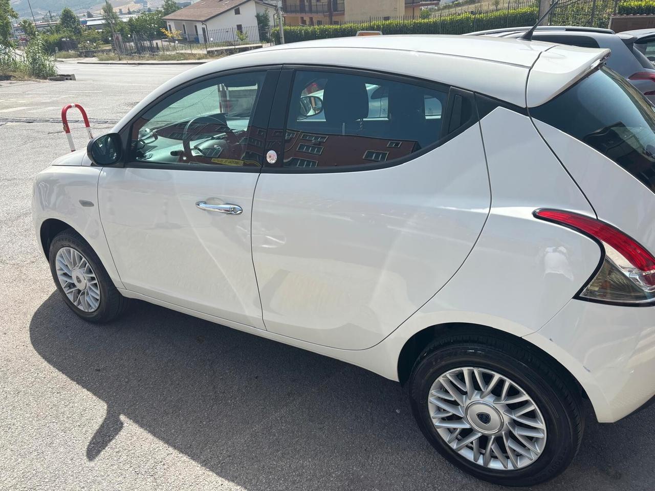 Lancia Ypsilon 0.9 TwinAir 85 CV 5 porte Metano Ecochic Gold