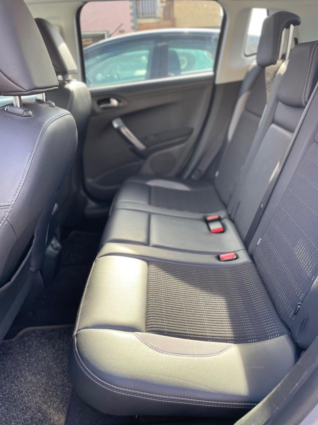 Peugeot 2008 1.6 e-HDi 92 CV Stop&Start Urban Cross