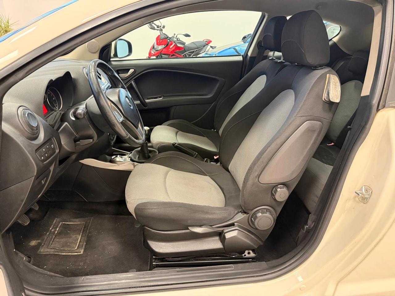 Alfa Romeo MiTo 1.4 78 CV Distinctive Sport Pack