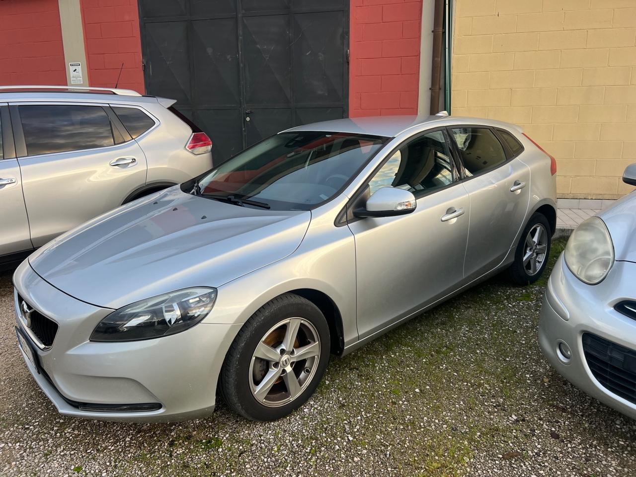 Volvo V40 D2 R-design