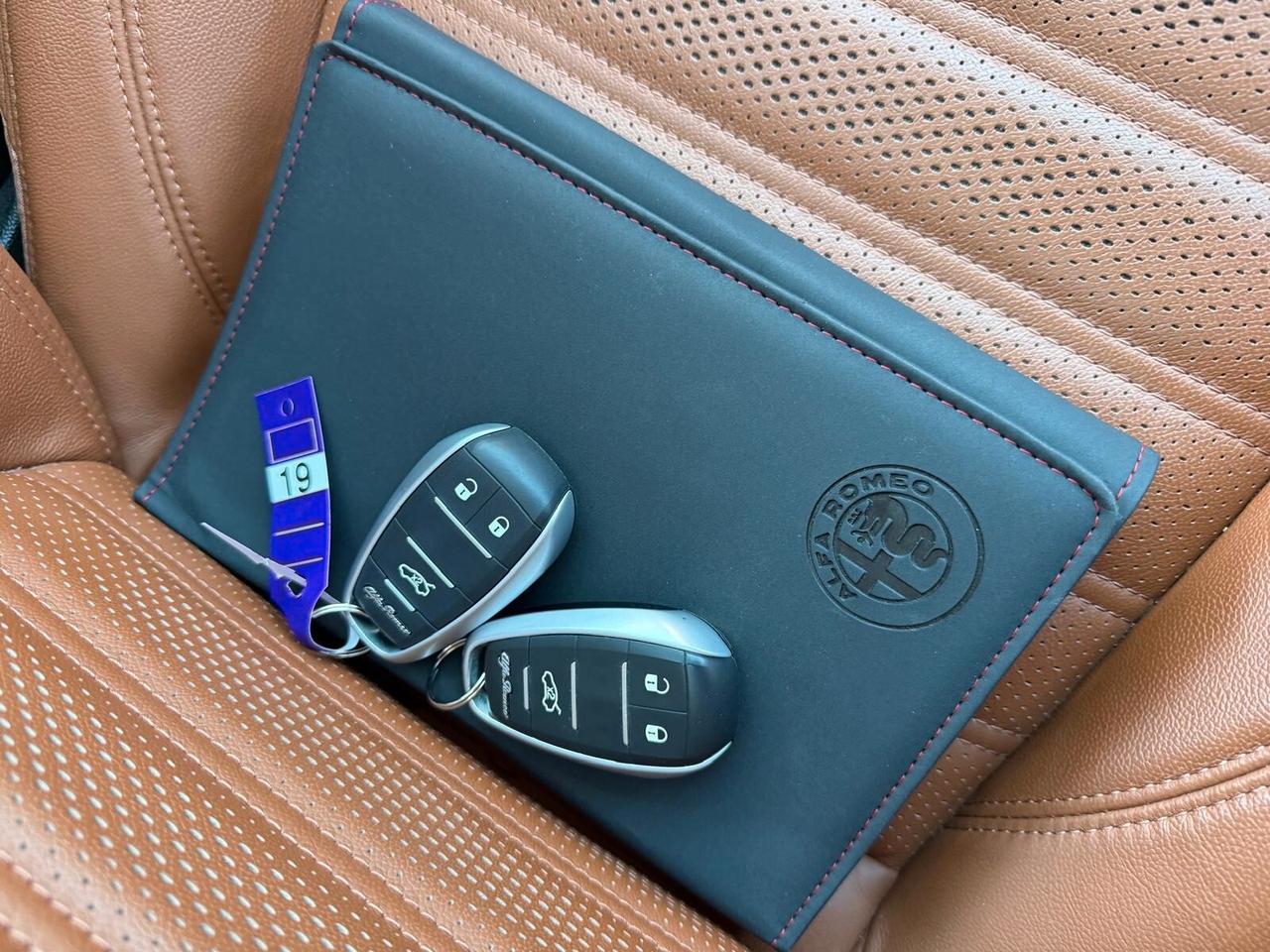 Alfa Romeo Giulia 2.2 Turbodiesel 210 CV AT8 AWD Q4 Veloce