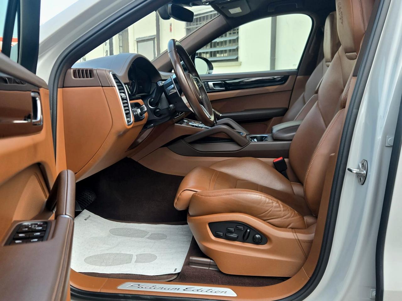 Porsche Cayenne Coupé 3.0 V6 E-Hybrid Platinum Edition