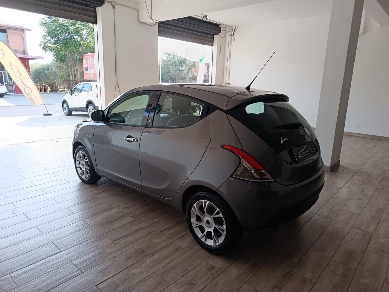 Lancia Ypsilon 1.2 69 CV 5 porte GPL Ecochic Platinum