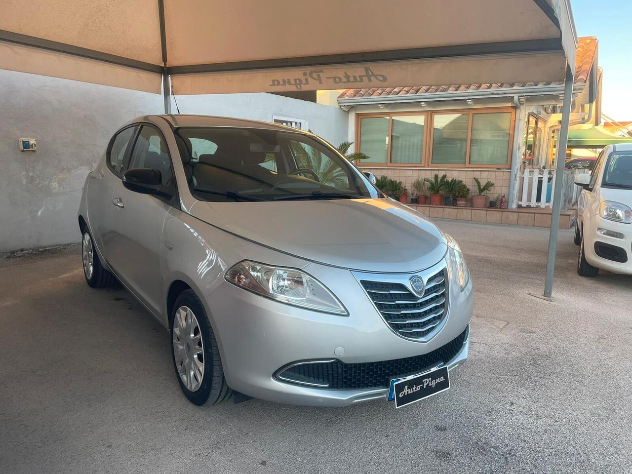 Lancia Ypsilon 0.9 TwinAir 85 CV 5 porte S&S Platinum